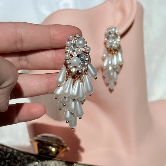 Elegant Pearl and Crystal Drop Earrings - Picture 3 of 5